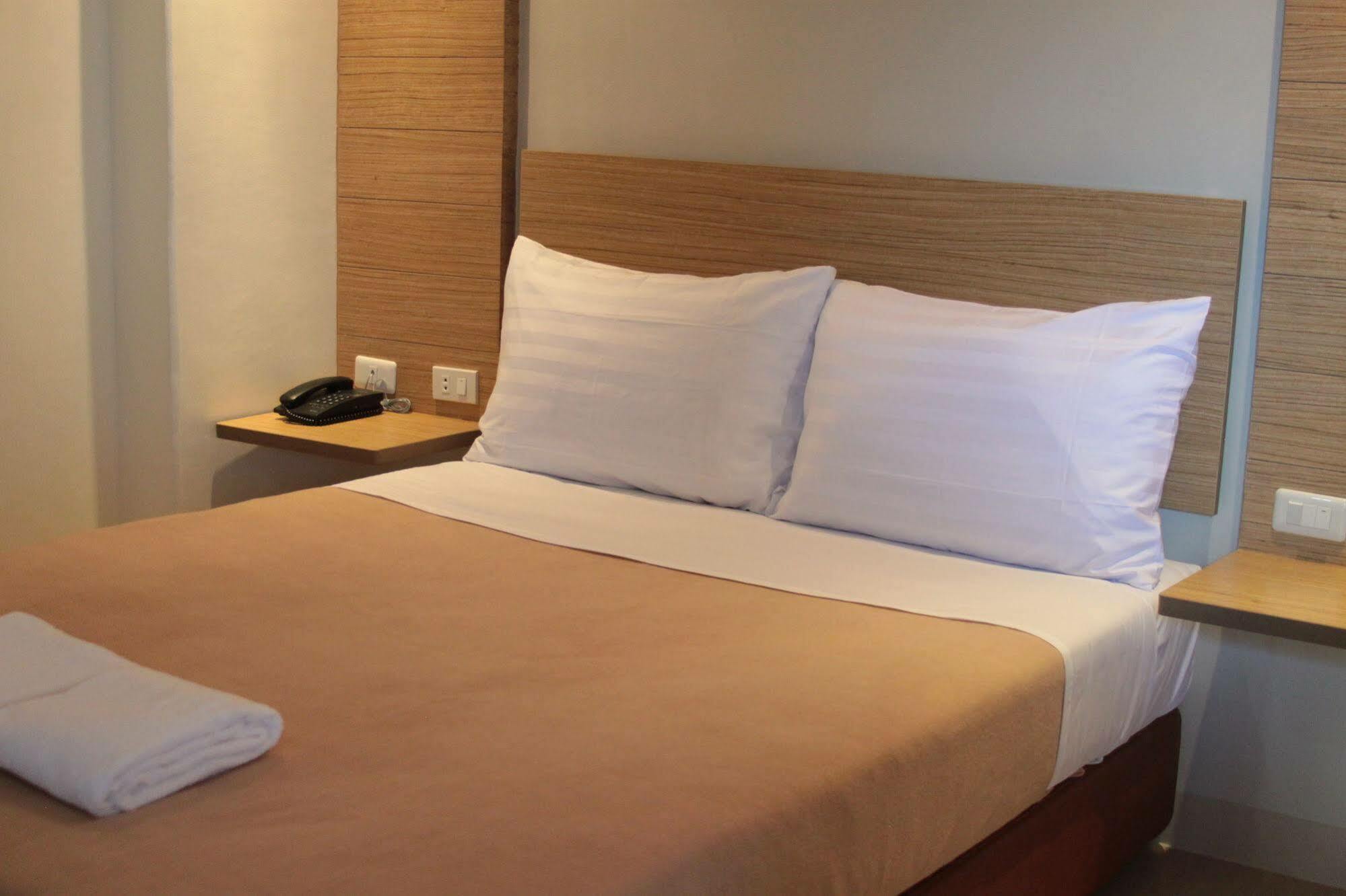 Chambre Hotel Mactan Lapu-Lapu City Eksteriør bilde